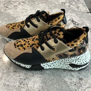 Steve Madden size 8 leopard calf hair sneakers